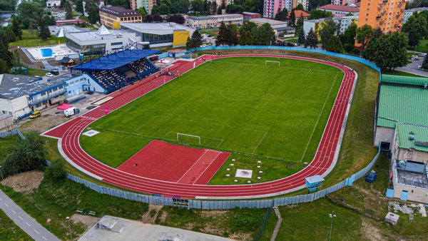 Atletická dráha v Dolnom Kubíne je otvorená pre verejnosť - Pozrite si rozpis a podmienky vstupu