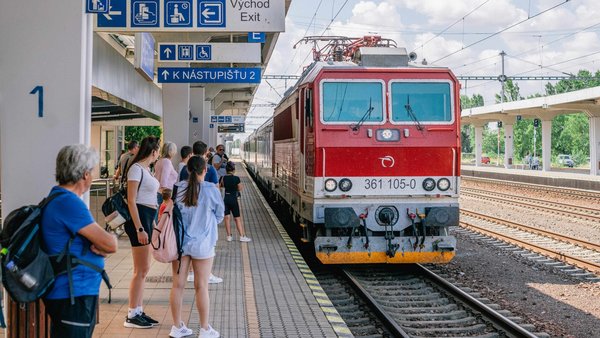 Cestovanie počas sviatku 8. mája bez obmedzení - Vlaky pôjdu ako v pracovné dni