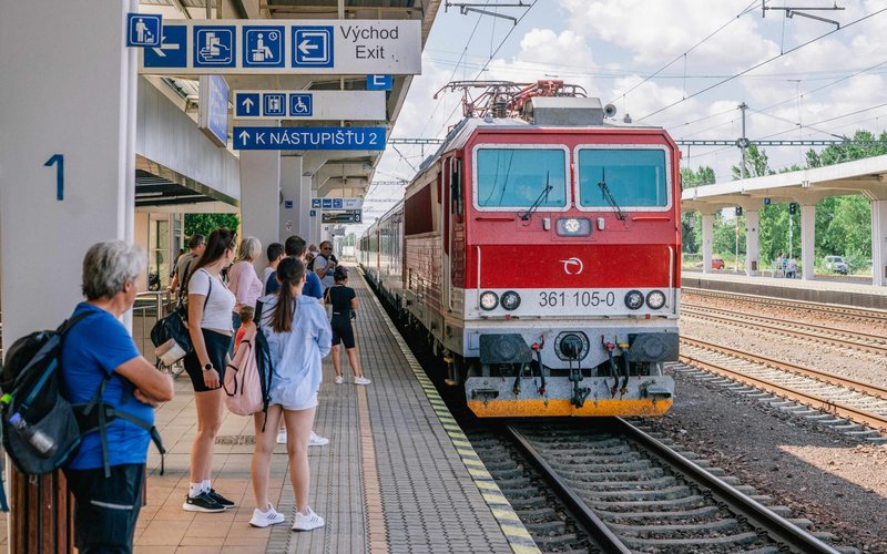 Cestovanie počas sviatku 8. mája bez obmedzení - Vlaky pôjdu ako v pracovné dni