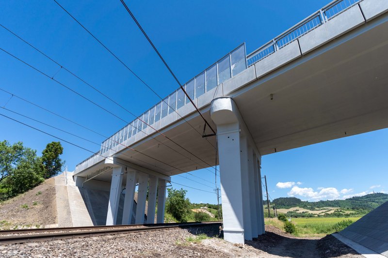 Dáta odhalili priepastný rozdiel - Žilinský kraj sa o cesty a mosty stará výrazne lepšie ako štát