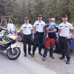 Dráma na Orave Policajti odišli zo svadby kolegov zachraňovať trojročného chlapca v lese