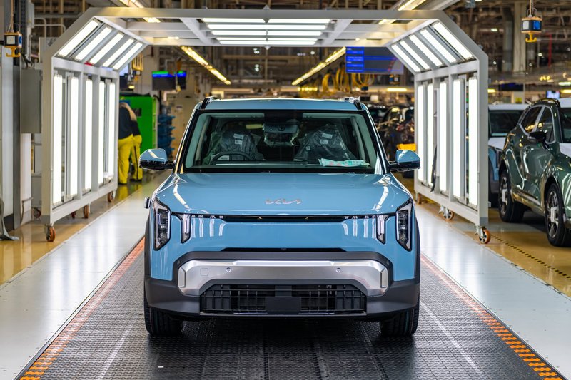 Kia Slovakia spustila v Tepličke nad Váhom sériovú výrobu modelu EV2 - Pozrite sa ako vyzerá
