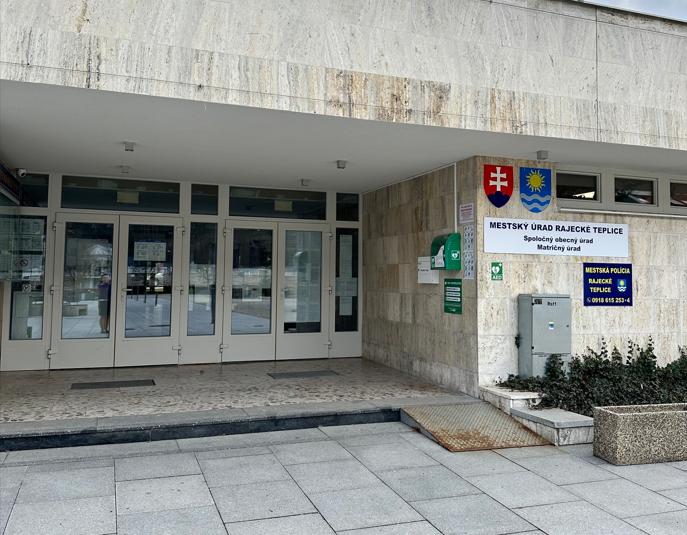 Koniec chaosu s parkovaním v Rajeckých Tepliciach