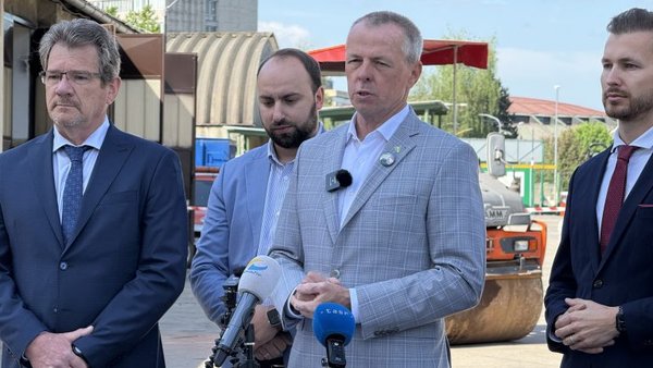 Koniec po 30 rokoch - Kto bude v Žiline opravovať výtlky