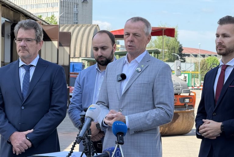 Koniec po 30 rokoch - Kto bude v Žiline opravovať výtlky