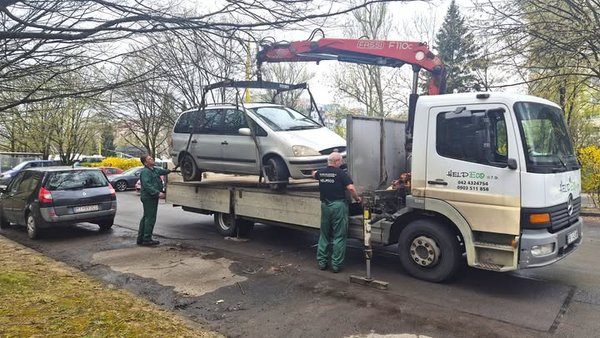 Mesto Žilina rieši desiatky autovrakov -  Obyvatelia môžu nahlasovať staré vozidlá e-mailom