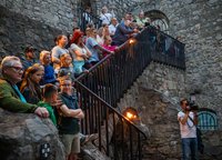 Nočná prehliadka hradu Strečno - Historické múry ožijú filmom, šermom a stredovekou kuchyňou