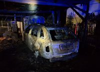 Nočný požiar na Kysuciach - Plamene zničili autá aj plynovú prípojku