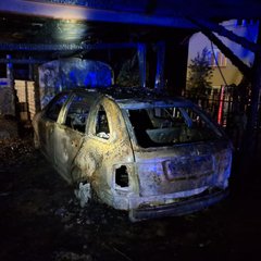 Nočný požiar na Kysuciach - Plamene zničili autá aj plynovú prípojku