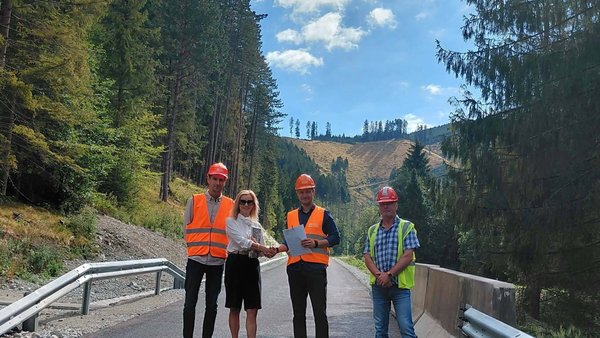 Obec Višňové prevzala novú asfaltovú cestu v doline, poslúži cyklistom a turistom