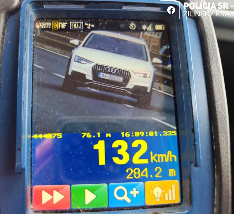 Polícia chytila na estakáde ďalšieho cestného piráta, namerali mu 132 kmh