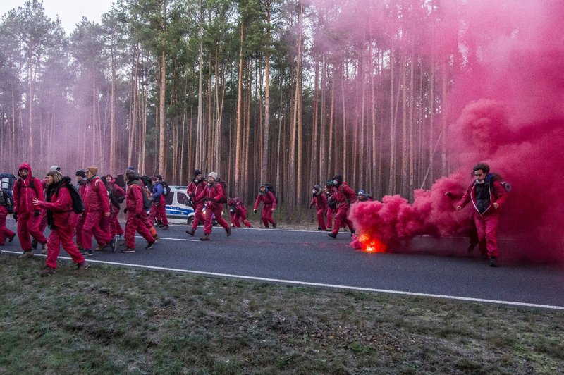 Pozývame na komentovanú prehliadku výstavy Bod zlomu Umenie v čase klimatickej krízy