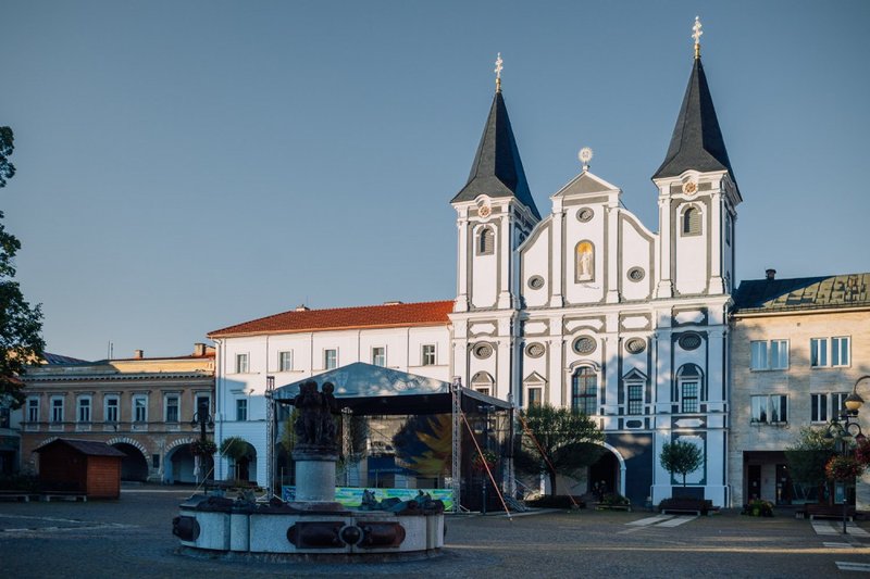 Prečo sa žilinský Sirotár zahalí do modrej farby