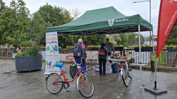 Raňajky pre cyklistov na Bulvári prilákali desiatky ľudí