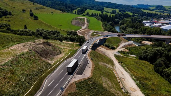 Rok od otvorenia obchvatu Tvrdošína na R3 - Nákladná doprava v meste klesla o vyše 80 percent