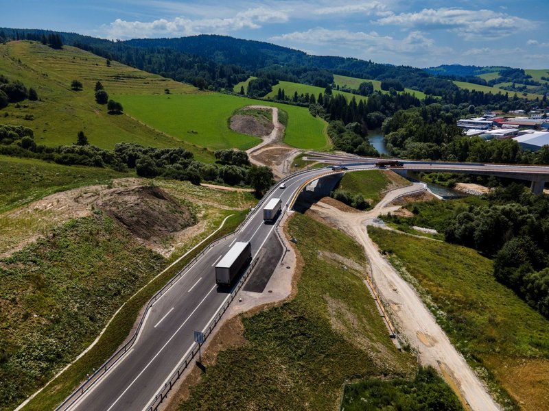 Rok od otvorenia obchvatu Tvrdošína na R3 - Nákladná doprava v meste klesla o vyše 80 percent