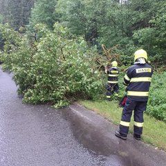 Silné búrky bičovali Žilinský kraj, škody hlásia viaceré okresy