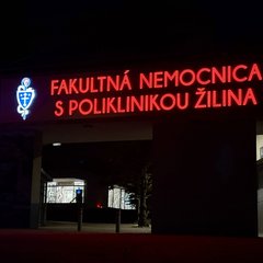 Svetový deň srdca v Žiline - Nemocnica rozsvietila vstup načerveno