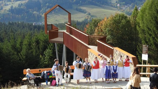 V Korni otvorili bezbariérovú vyhliadku U Malíkov