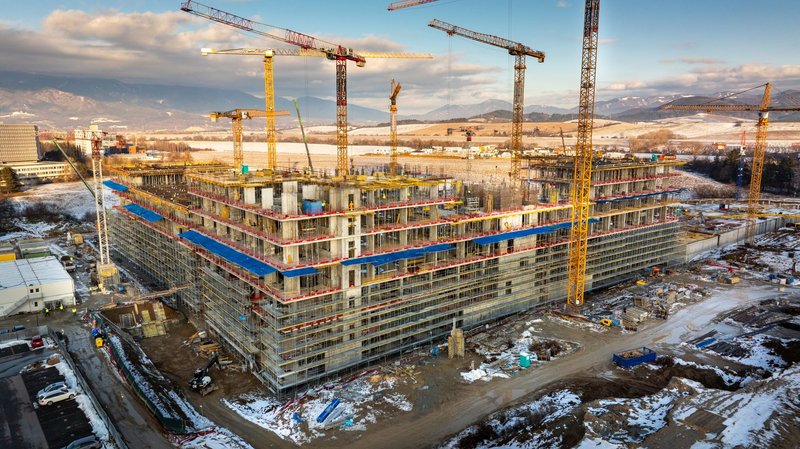 V Martine začali s montážou opláštenia novej budovy nemocnice