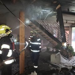 V Oščadnici vypukol požiar chaty, plamene zachvátili obe podlažia