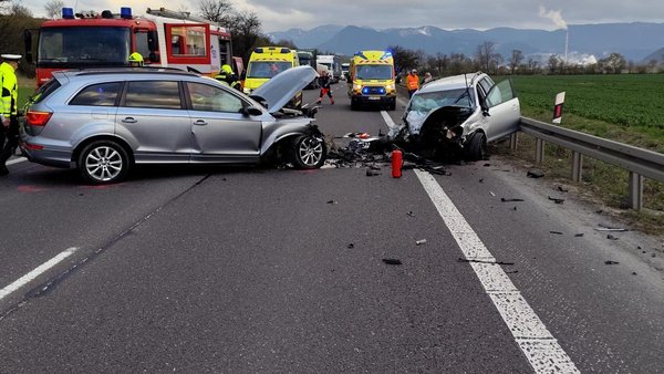 Vážna nehoda pred Liptovskými Sliačmi - Cesta je prejazdná len s obmedzeniami