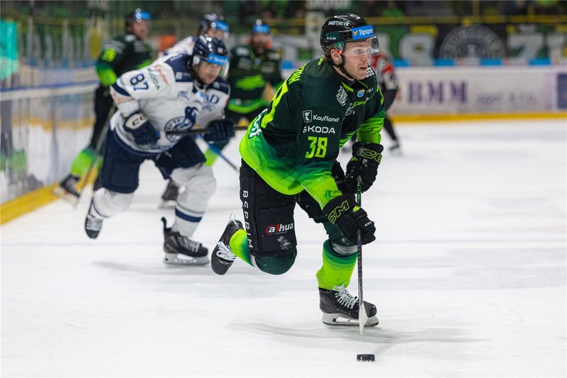 Vlci Žilina ovládli úvodné štvrťfinále - Poprad zdolali po gólovom uragáne v závere