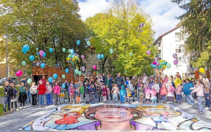Vrútky otvorili novú Edukačnú záhradu - Ponúka amfiteáter, dažďové záhony aj nové parkovanie