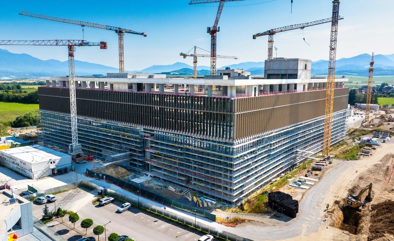 Výstavba novej nemocnice v Martine napreduje - Moderná modulová fasáda prinesie ticho a úspory energie
