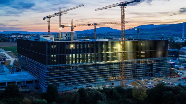 Výstavba novej nemocnice v Martine - Hrubá stavba svieti, otvorenie plánujú na rok 2029