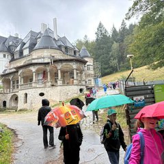 Zámok v Kunerade opäť ožil - Žiaci miestnej školy doplnili stenu nápadov