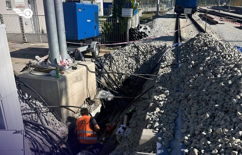 Zhoreli stovky metrov káblov, kedy sa doprava v Žiline vráti do normálu
