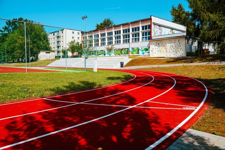 Žilina investovala do škôl milióny eur - Žiaci na Jarnej a Vendelína Javorku začínajú s modernými športoviskami