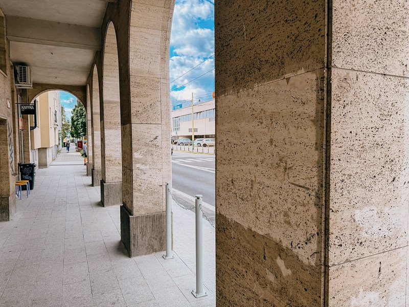 Žilina má novú technológiu na odstraňovanie grafitov. Prvé odstraňovanie prebieha na Bulvári